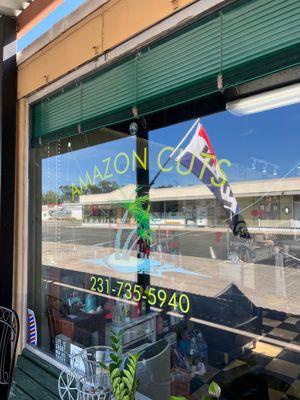 Amazon Cuts hair salon barber shop.