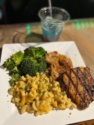 Salmon Dinner Mac & Cheese Seasoned Broccoli