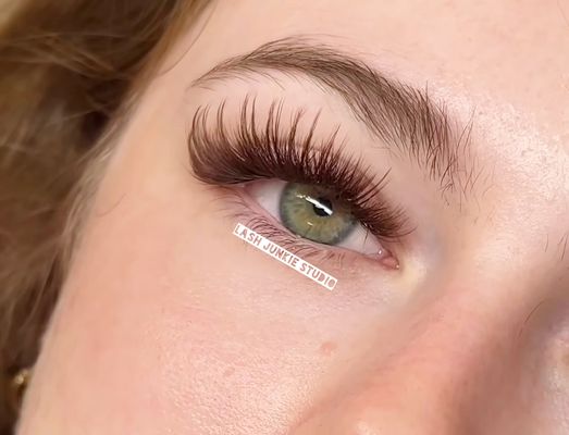 Wispy cat eye look with brown color lashes