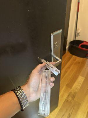 Emergency door opening without damage