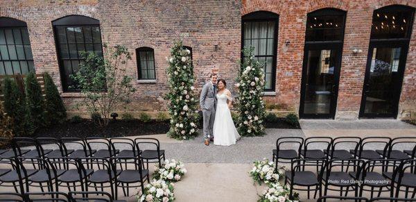 Wedding ceremony on the outdoor patio at Edison777 in Italian Village