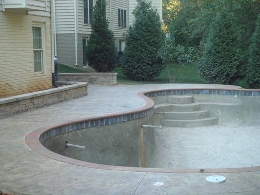 Jumbo stone pattern. Chappelstone retaining wall. B&G Concrete,LLC