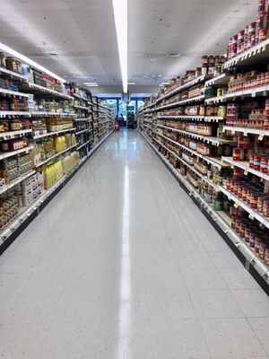 ShopRite Derby CT. Older store, fairly clean and well kept.