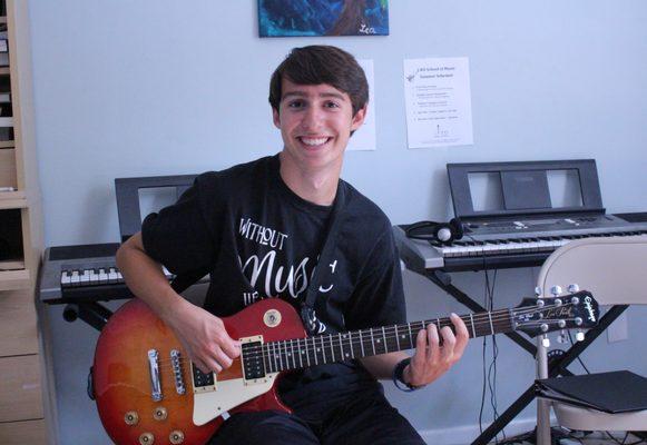 Cameron Hachigian  Voice & Guitar Student