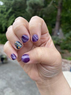 Love my magnetic gel nails. This was a catseye, with some mail art stickers on the accent. So shimmery !