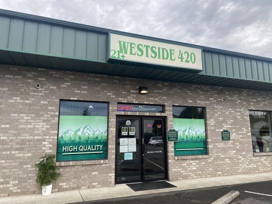 Storefront of this lovely female owned dispensary in Longview WA.