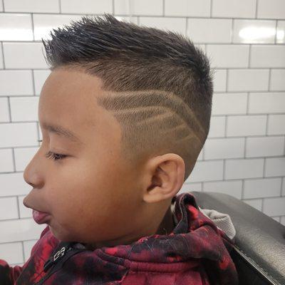 Mid fade with design - Barber Ana