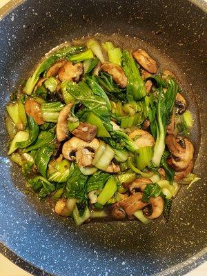 Sautéed bok choy,mushrooms, white & green onion, and garlic with a sweet/peanut brown sauce.