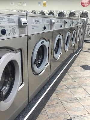 Plenty of washers and dryers. Quiet this Sunday morning.