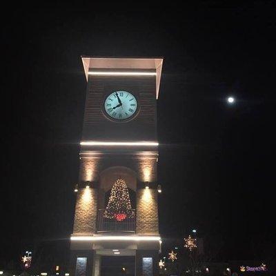 It's the holiday season at the Southbury Plaza!  Snowflakes, bells & a full moon: What more can you ask for?