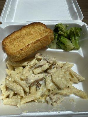 Lunch special: chicken Alfredo, broccoli, & French bread