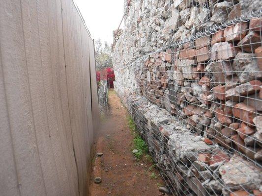 Leaning and tilted gabion retaining wall