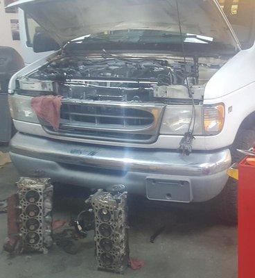 Replacing Head Gaskets & Timing Chain Set on Ford 5.4 Van