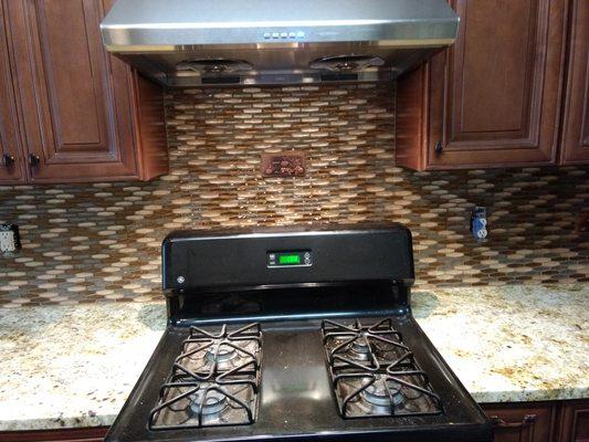 Backsplash install