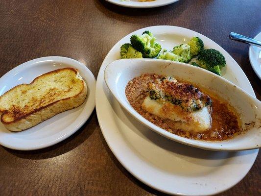 Nantucket cod (one piece), broccoli,  garlic bread