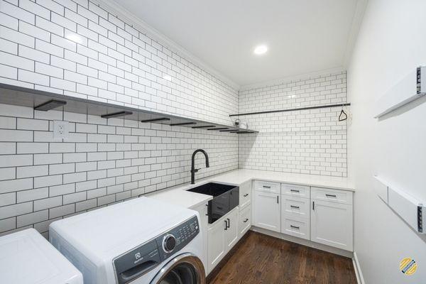 Doing laundry is everyone's arch-nemesis but a beautiful laundry room will make the task a little easier!