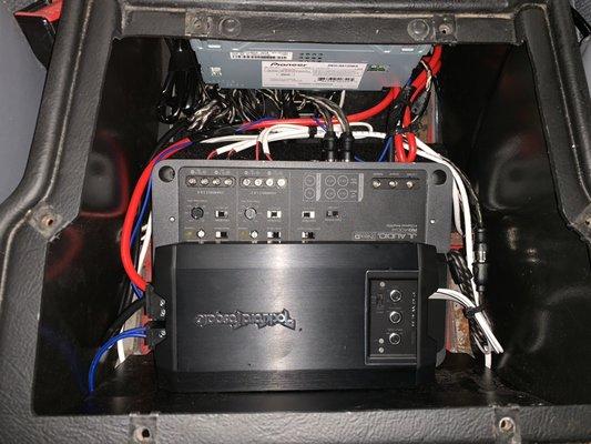 A neatly wired Rockford Fosgate system in a NAS D90-hidden under the console..