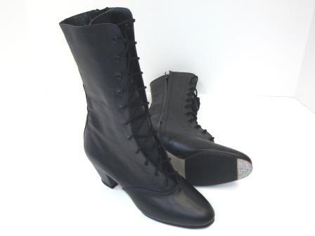 2101 Front Lace boot in leather w/nails