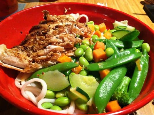 Udon noodle bowl with chicken and veggies