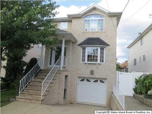 One family detached in tottenville sold to my very happy clients Susan & Giuseppe