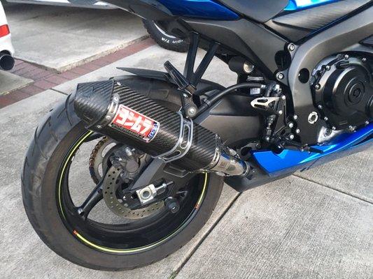 From a Yamaha to a GSXR750 in a flash. Thanks Yoshimura.