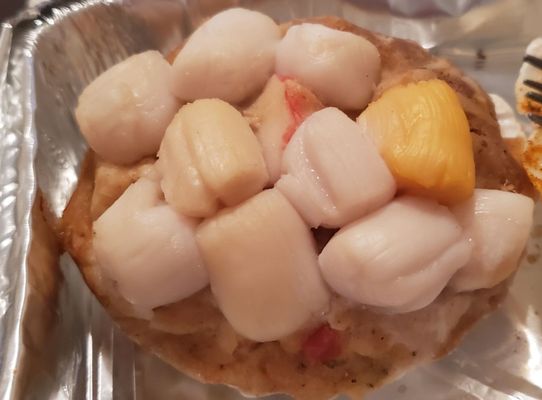 This is the stuffed crab shell which is mostly scallops and doesn't actually contain crab, just a few tiny pieces of imitation crab.