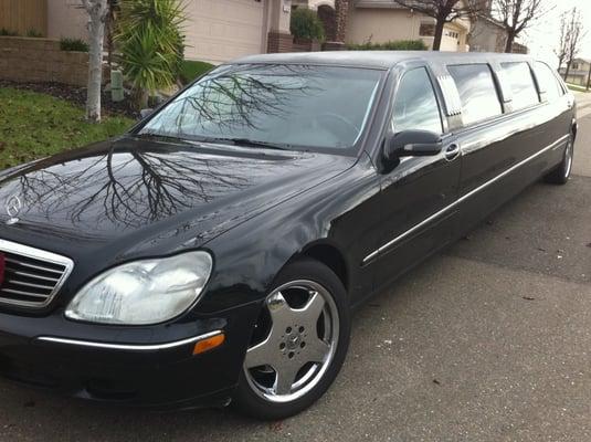 Black Mercedes Benz S500 AMG stretched limo