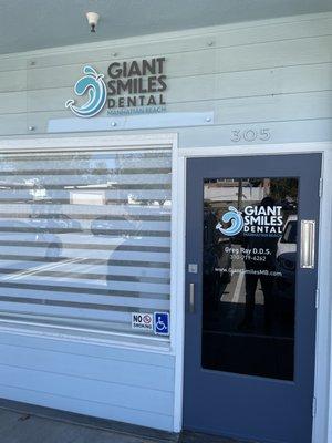 Exterior of Giant Smiles Dental - Manhattan Beach