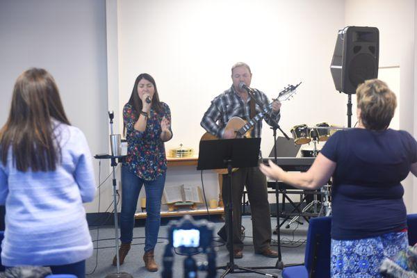 Woman's Meeting. 180 Worship Team