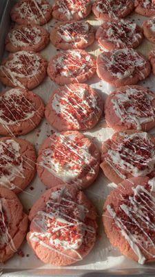 Strawberry cream cookies