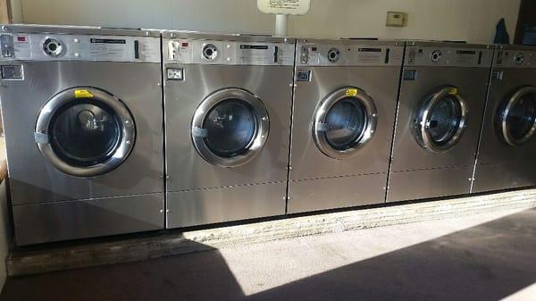 High capacity washer. Great for big loads, comforters, sleeping bags etc.