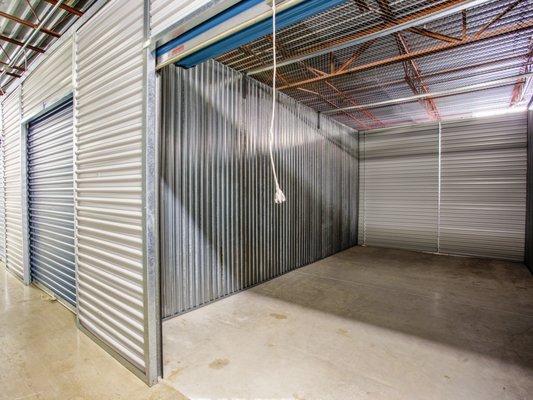 Large and clean storage unit