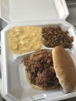 Pulled pork with Mac and beans