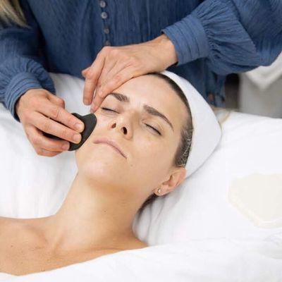 Sculpting Gua Sha Facial