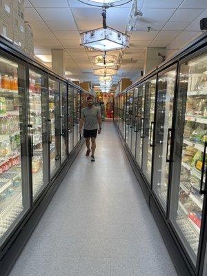 Frozen and refrigerated aisle