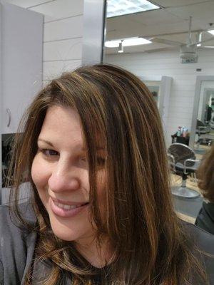 Haircut with highlights featuring beautiful light brown tones Part 1