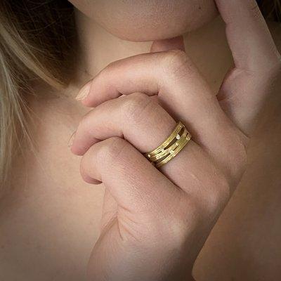 Triple wave ring in 18 kt yellow gold with diamonds by Ayesha Mayadas