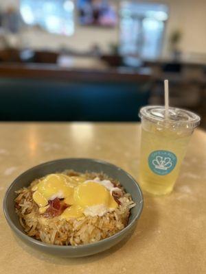 Hash brown bowl with poached eggs and bacon and -  green tea.