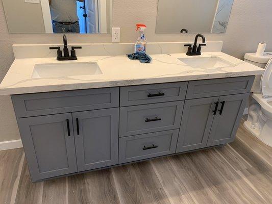 Bathroom vanity