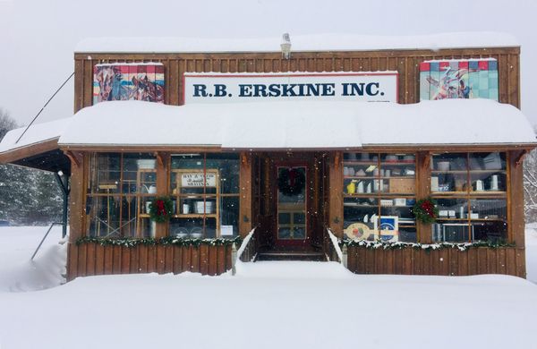 Erskine's Grain and Garden storefront.