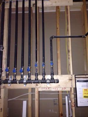 Gas pipe distributor for gas furnaces