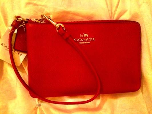 Small Wristlet in Red Currant