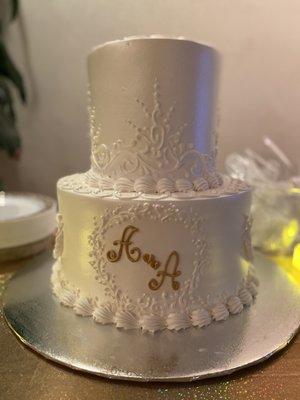 Custom Wedding cake, with pearl effect and piping.