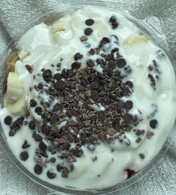 Custom Bowl / Pure Base, Bananas, Chocolate Chips, Cacao Nibs, White Chocolate, Peanut Butter