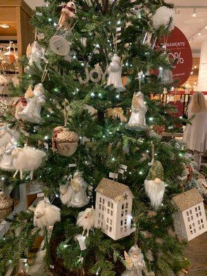 White tree decorations