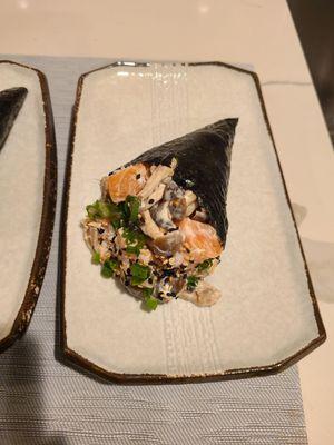 Shimeji salmon hand roll