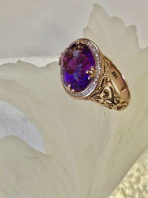 Vintage gold ring with diamonds and amethyst