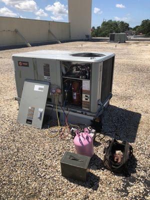 Replacing a compressor on a commercial building in Belleair, FL