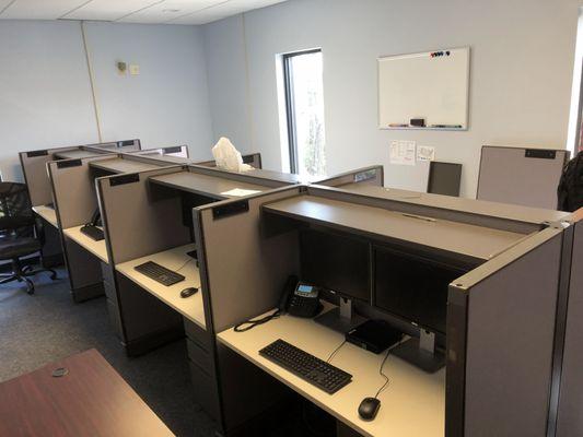 Full stations setup for call center. Desktops, Monitors and IP phones.