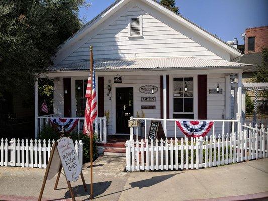 Sutter Creek tasting room! Open 11:00 to 5:00 Saturday and Sunday and most holidays.